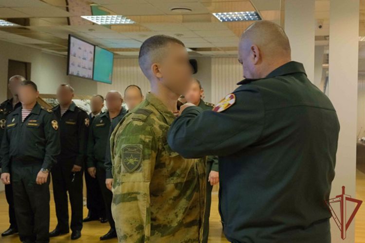 Офицерам Уральского округа Росгвардии вручены государственные награды