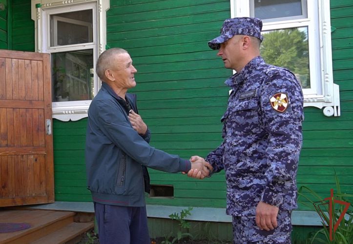 Росгвардеец награжден медалью "За спасение" в Кировской области