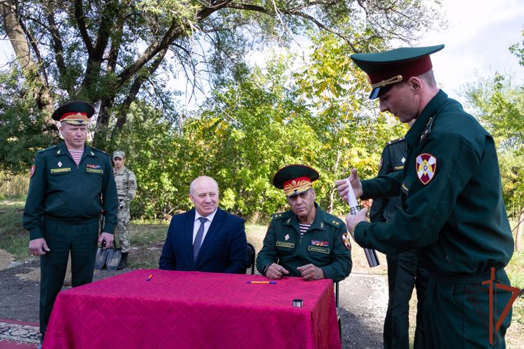 Росгвардейцы заложили капсулу времени на месте будущего сквера «Героев Росгвардии» в Хабаровске