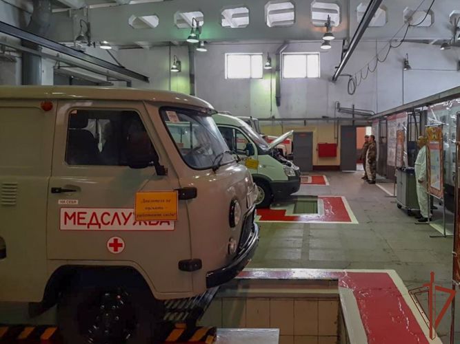 В Уральском округе Росгвардии начался перевод вооружения и техники на зимний период эксплуатации