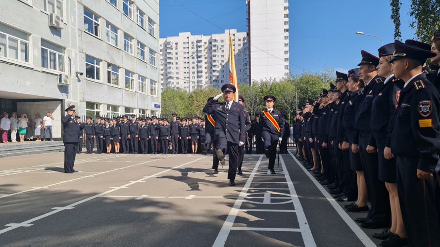 Столичные росгвардейцы поздравили курсантов с началом нового учебного года