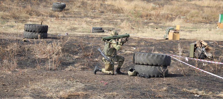 Тактико-специальные занятия с огнемётчиками Росгвардии прошли в ЛНР (видео) 