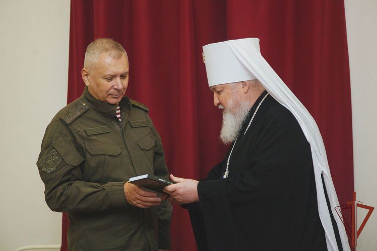 Генерал-лейтенант Алексей Воробьев встретился с представителями Русской Православной Церкви в главном храме Росгвардии