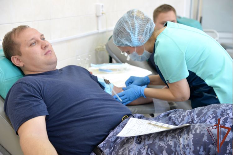 Благотворительную донорскую акцию поддержали росгвардейцы в  Зауралье 