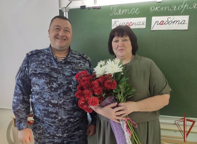 Росгвардия поздравила уральских педагогов с профессиональным праздником (видео)