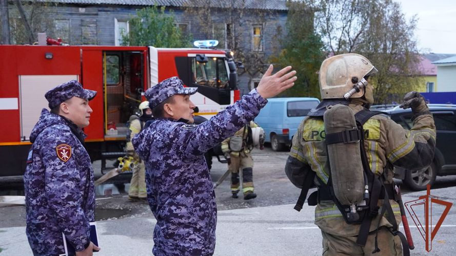 Совместная противопожарная тренировка Росгвардии и МЧС России состоялась в Нарьян-Маре
