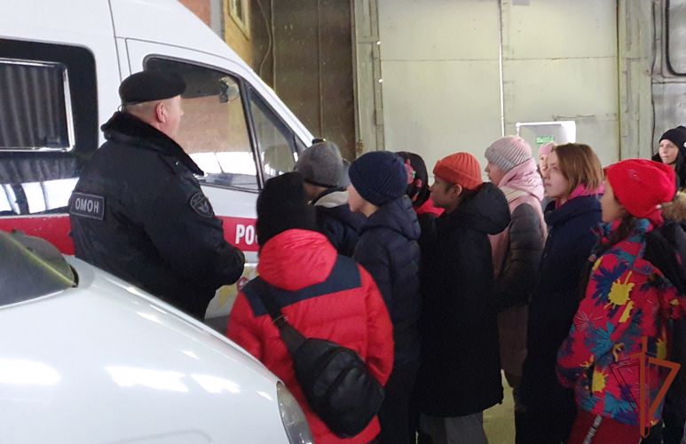 Познавательные встречи и патриотические мероприятия с подшефными школьниками провели росгвардейцы на Урале