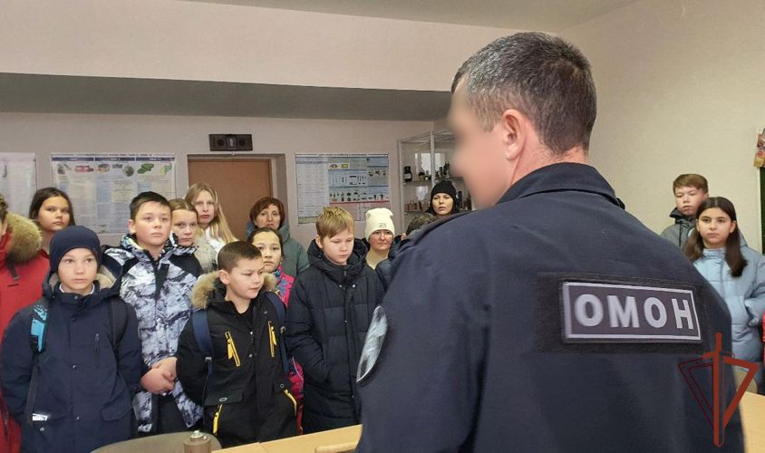 Познавательные встречи и патриотические мероприятия с подшефными школьниками провели росгвардейцы на Урале