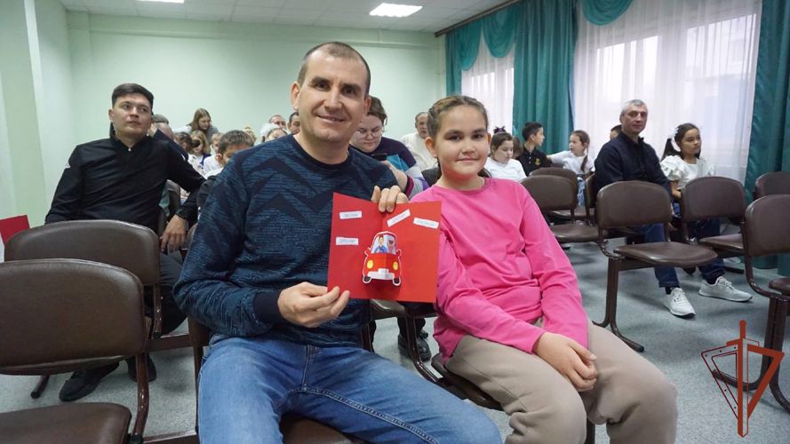 Вместе со своими семьями росгвардейцы на Урале приняли участие в мероприятиях, посвященных Дню отца 