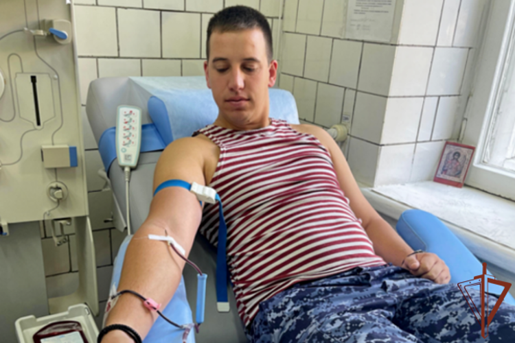 Росгвардейцы в Крыму, присоединившись к ведомственной акции, стали добровольными донорами крови