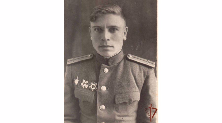 Со 100-летним юбилеем ветерана Великой Отечественной войны поздравили росгвардейцы в Тюмени (видео)
