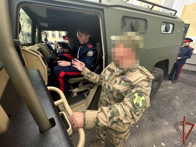Пензенский ОМОН Росгвардии подготовил подарок на День учителя для подшефной школы 