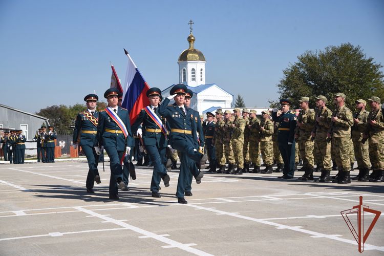 Боевое знамя нового образца вручено отдельному батальону Росгвардии в Ханкале