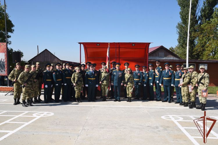 Боевое знамя нового образца вручено отдельному батальону Росгвардии в Ханкале