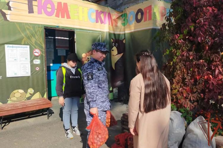 Благотворительную помощь нуждающимся оказали росгвардейцы в Тюмени  