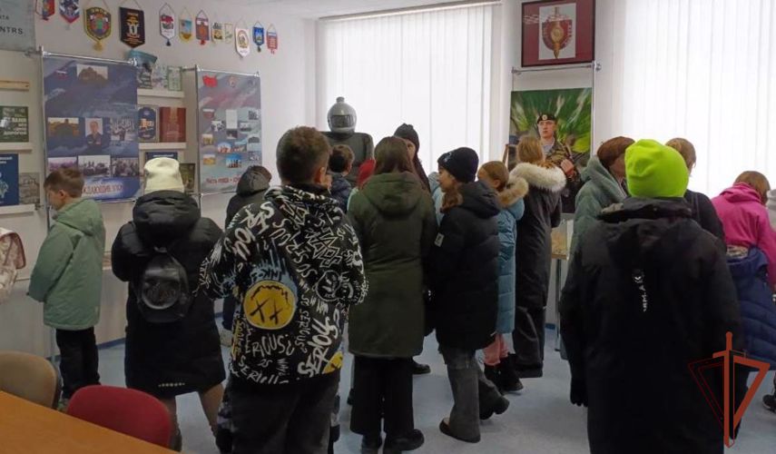 Познавательные встречи и патриотические мероприятия с подшефными школьниками провели росгвардейцы на Урале