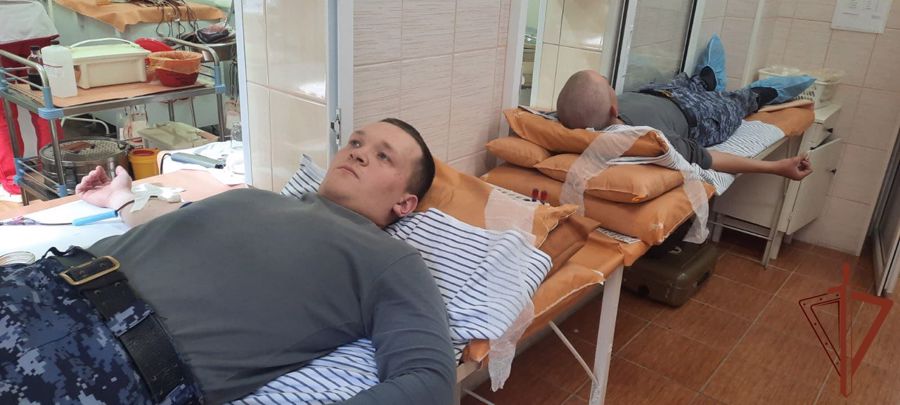 Росгвардейцы - участники ведомственной акции «От сердца к сердцу» сдали около 10 литров крови в Севастополе