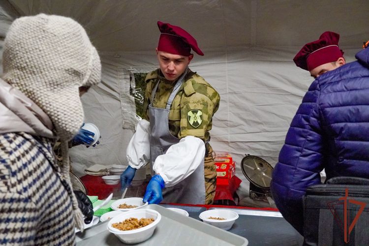 К акции «Дни белых журавлей» присоединились росгвардейцы в Санкт-Петербурге