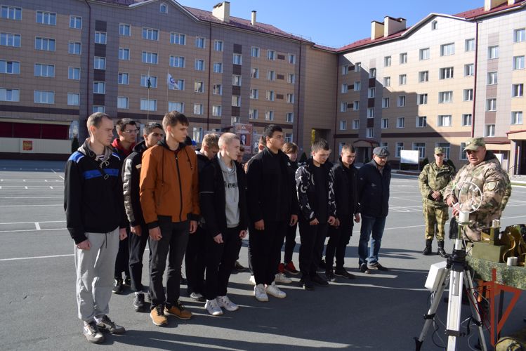 Уроки мужества и профориентационные мероприятия провели росгвардейцы в Сибири 