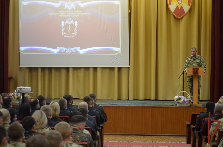 Командующий Центральным округом Росгвардии вручил госнаграды отличившимся военнослужащим