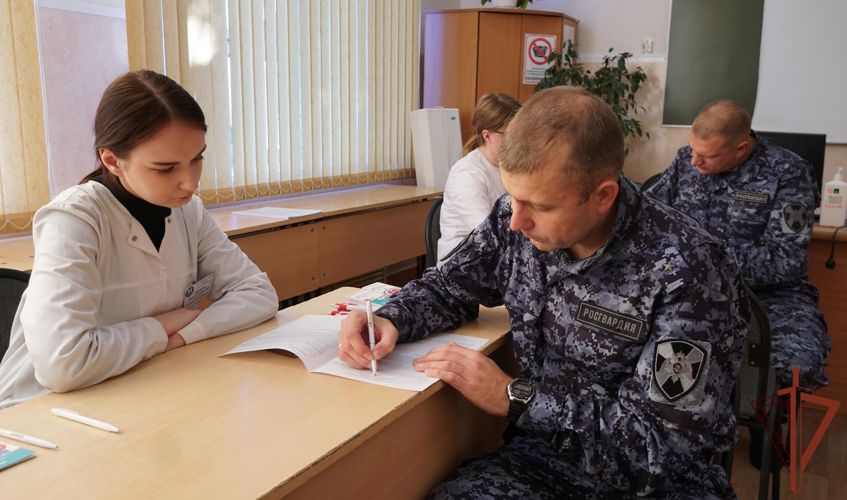 Ко Всероссийскому марафону донорства костного мозга присоединились  росгвардейцы из Брянска