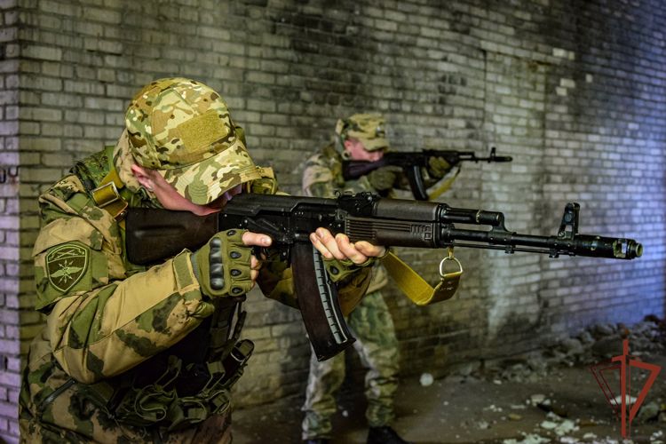 В Северо-Западном округе Росгвардии завершился учебно-методический сбор с выпускниками военных вузов (видео)
