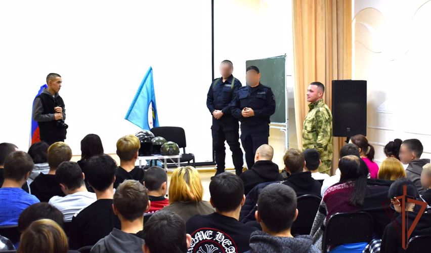 Познавательные мероприятия для подшефных школьников провела Росгвардия на Урале 