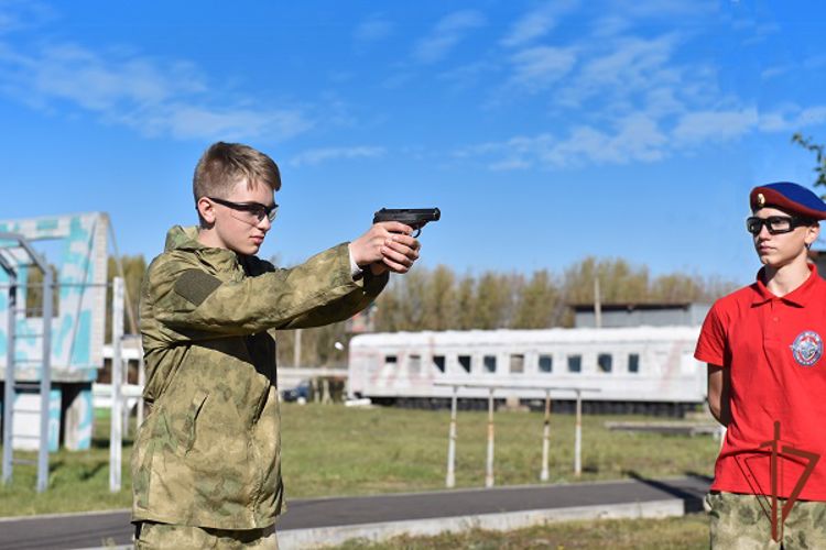 Росгвардейцы провели соревнования по триатлону для воспитанников «Гвардейской смены» в Курске