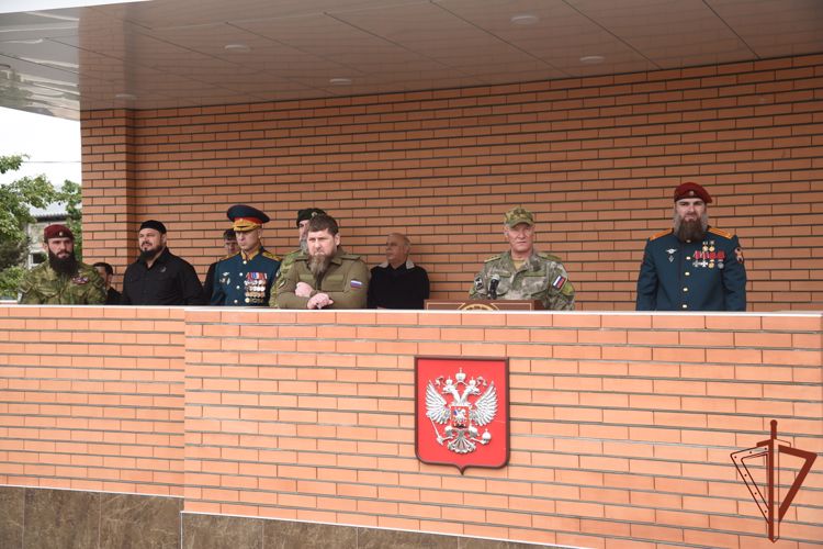 Боевое знамя нового образца вручено гудермесскому полку Росгвардии