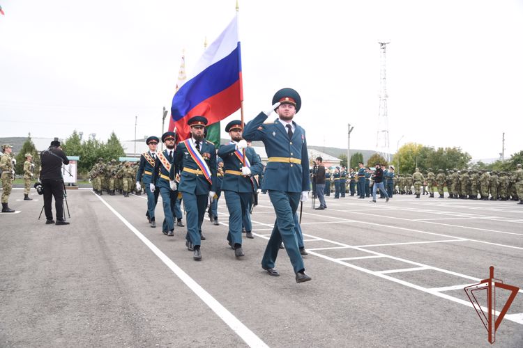 Боевое знамя нового образца вручено гудермесскому полку Росгвардии