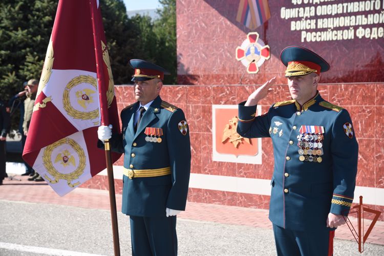 Воинским частям грозненского соединения Росгвардии вручены боевые знамена нового образца