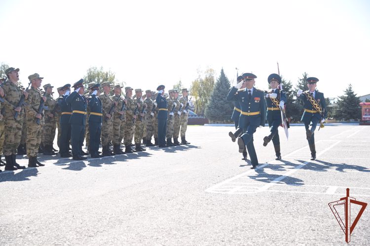 Воинским частям грозненского соединения Росгвардии вручены боевые знамена нового образца
