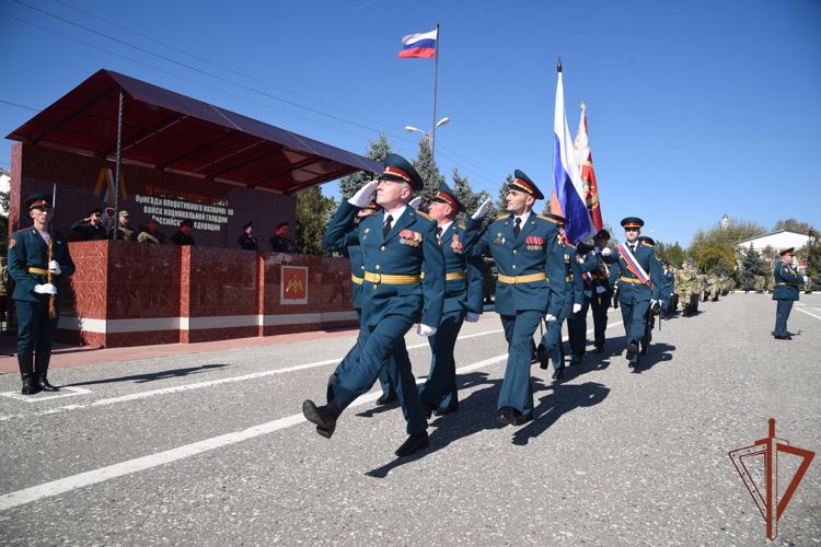 Воинским частям грозненского соединения Росгвардии вручены боевые знамена нового образца