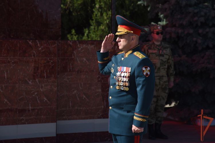 Воинским частям грозненского соединения Росгвардии вручены боевые знамена нового образца