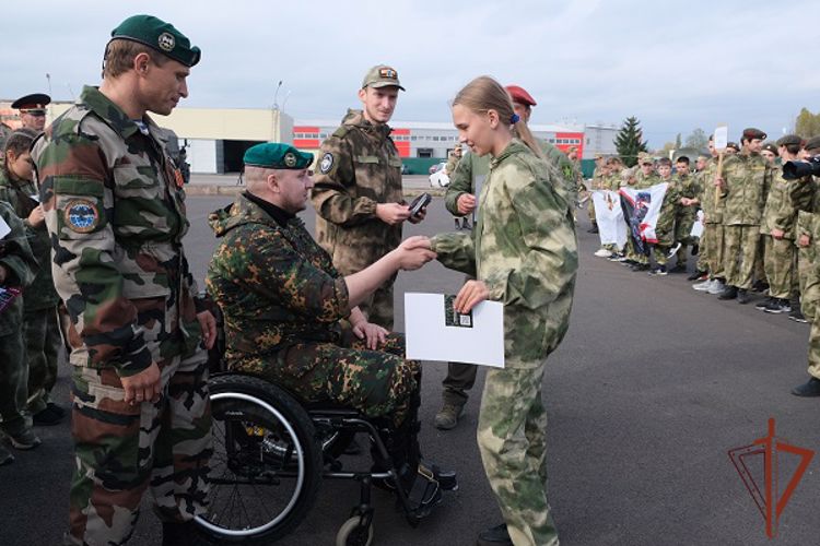 Росгвардейцы провели соревнования по триатлону для воспитанников «Гвардейской смены» в Курске