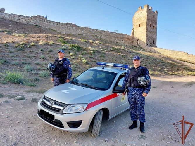 Патруль Росгвардии в Феодосии вернул родителям потерявшегося ребёнка