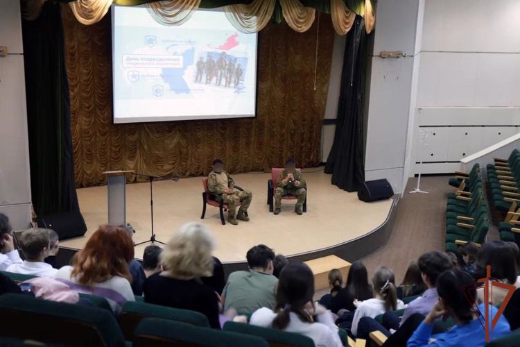 Офицеры Росгвардии – участники специальной военной операции провели встречи с юными югорчанами