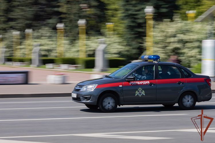 Росгвардейцы оказали помощь москвичке с резко ухудшившимся самочувствием
