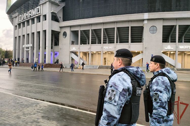 Правопорядок на футбольном матче между сборными России и Камеруна обеспечили росгвардейцы  в Москве