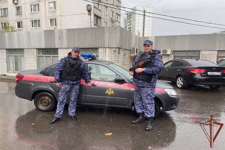 Сотрудники Росгвардии оказали помощь пострадавшей в ДТП 86-летней москвичке