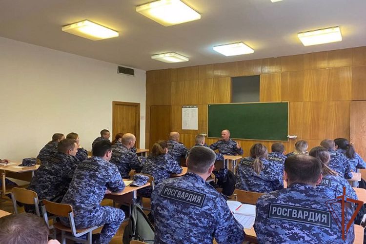 Педагогов Центра подготовки столичного главка Росгвардии поздравили с профессиональным праздником