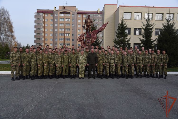 Командующий Сибирским округом Росгвардии подвёл итоги учебного сбора с офицерами-выпускниками