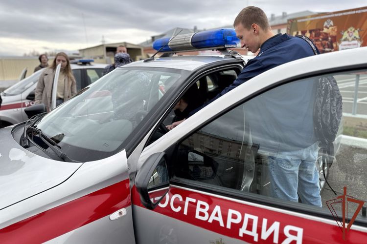 Росгвардейцы Сибирского округа участвуют в патриотическом воспитании детей и молодежи