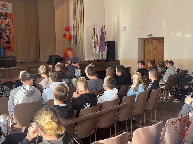 Патриотические встречи со школьниками и студенческой молодежью провела Росгвардия на Урале    