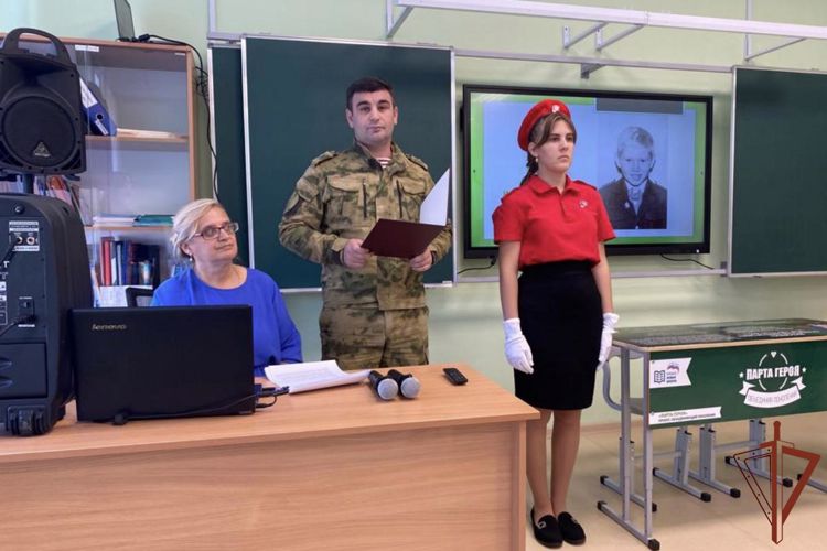 В Уральском округе Росгвардии  состоялось открытие парты Героя 