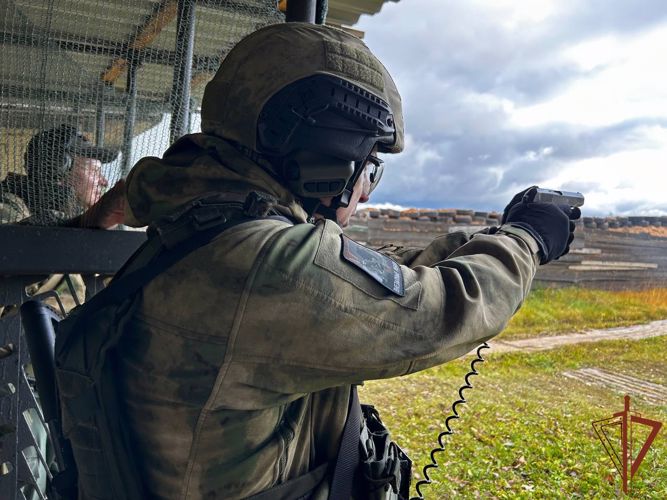 В Смоленске и Твери сотрудники Росгвардии прошли испытания на право ношения знака отличия спецподразделений 