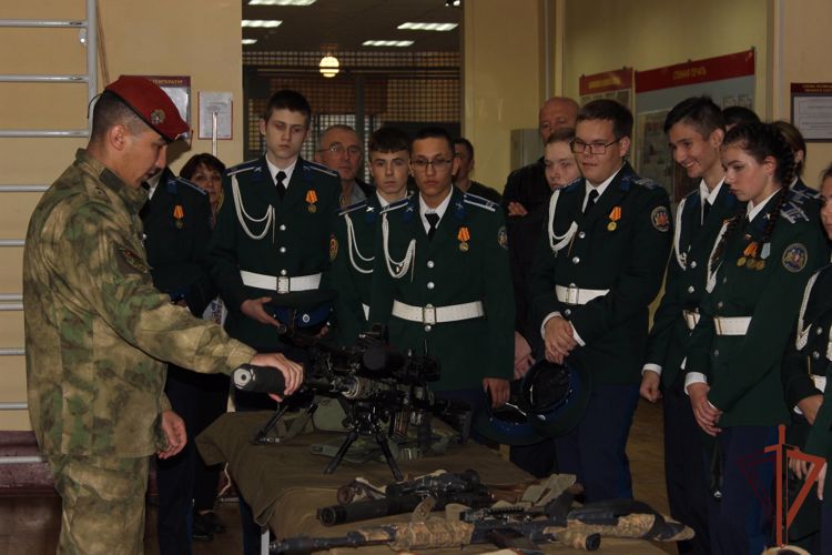Председатель совета ветеранов Уральского округа Росгвардии принял участие в ритуале заповеди кадет 