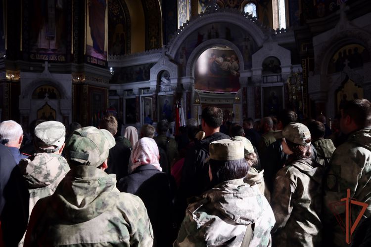 Военнослужащие Росгвардии присоединилсь к празднованию Покрова в Ростовской области