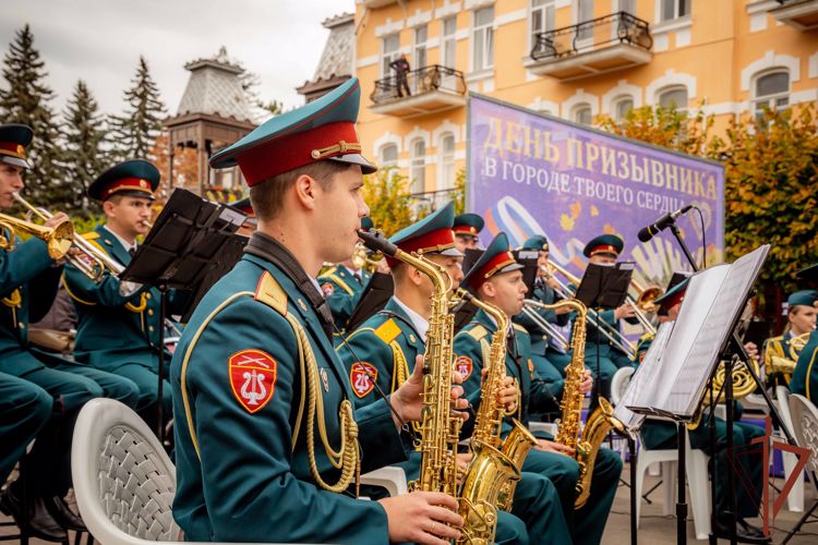 Представители Северо-Кавказского округа Росгвардии приняли участие в Дне призывника в Кисловодске