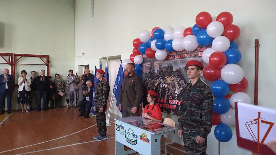 Парту Героя в честь Александра Белоглазова открыли в Саратовской области